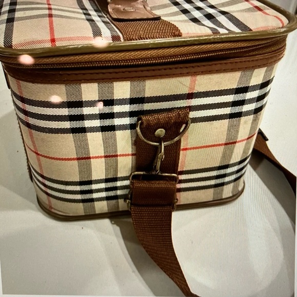 Burberry’s Look- Make Up Case (Not Authentic) - Picture 9 of 10